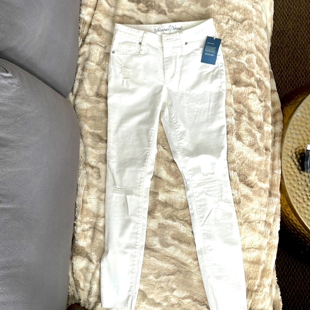 Universal Thread white jeans SZ 24